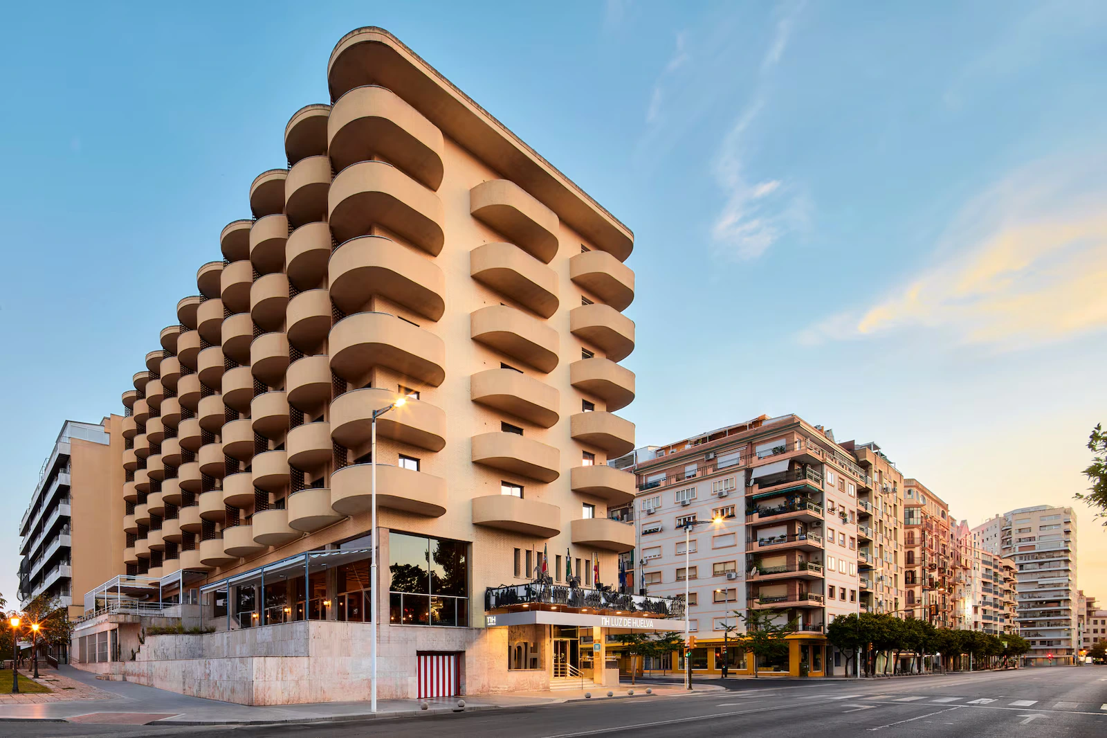 NH_Luz_Huelva_Facade_Daylight_Natural_Light_Lateral_Shoot